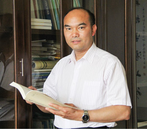 云大附中现任校长高云飞.jpg 云大附中现任校长高云飞.jpg